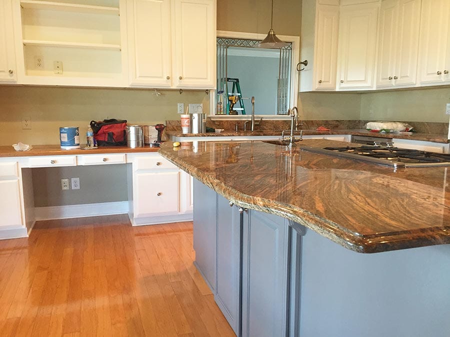 https://b3034822.smushcdn.com/3034822/wp-content/uploads/2020/05/Kitchen-cabinets-before-new-tile-granite-900.jpg?lossy=0&strip=0&webp=1