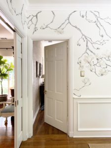 hand-painted-white-grasscloth-dining-room-wallpaper-installation-terrell-hills-tx-installer