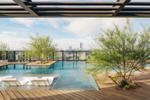 yugo-austin-waterloo-rooftop-pool-with-view
