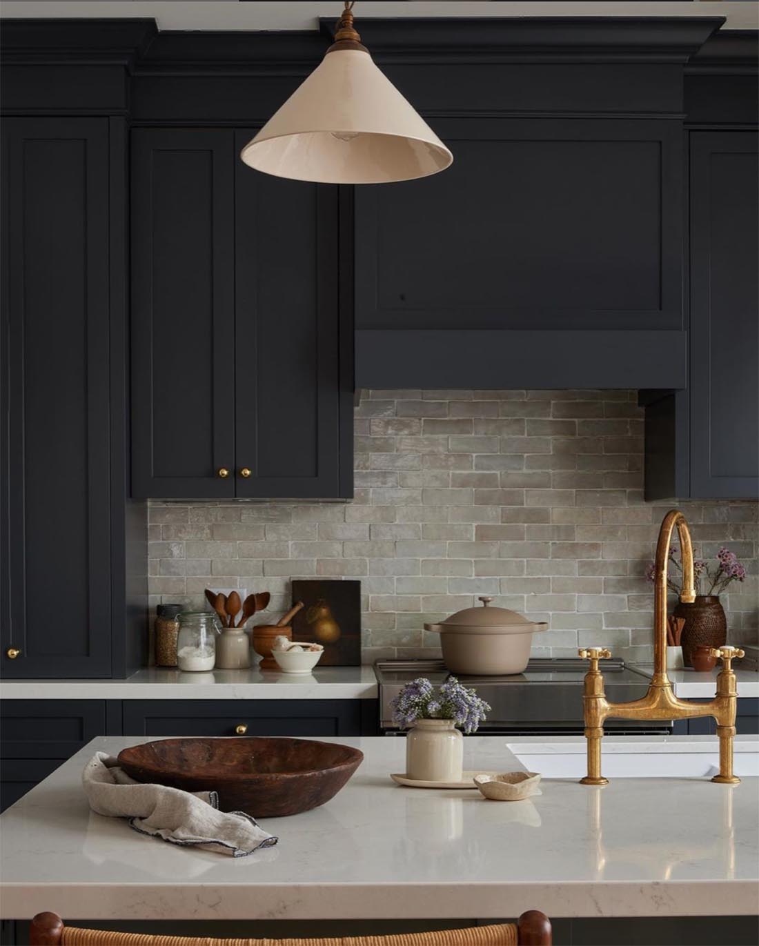 black-kitchen-cabinets-to-make-your-kitchen-more-custom-blog